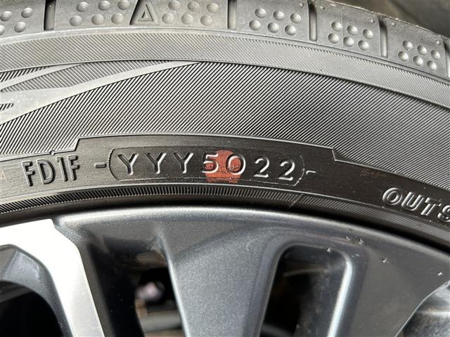 プリウス Ｚ　サンルーフ　４ＷＤ　フルセグ　メモリーナビ　バックカメラ　衝突被害軽減システム　ＥＴＣ　ドラレコ　ＬＥＤヘッドランプ（10枚目）