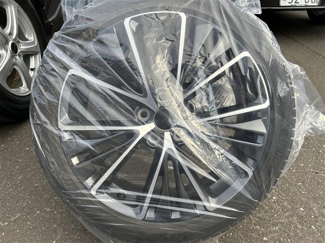 プリウス Ｚ　サンルーフ　４ＷＤ　フルセグ　メモリーナビ　バックカメラ　衝突被害軽減システム　ＥＴＣ　ドラレコ　ＬＥＤヘッドランプ（11枚目）