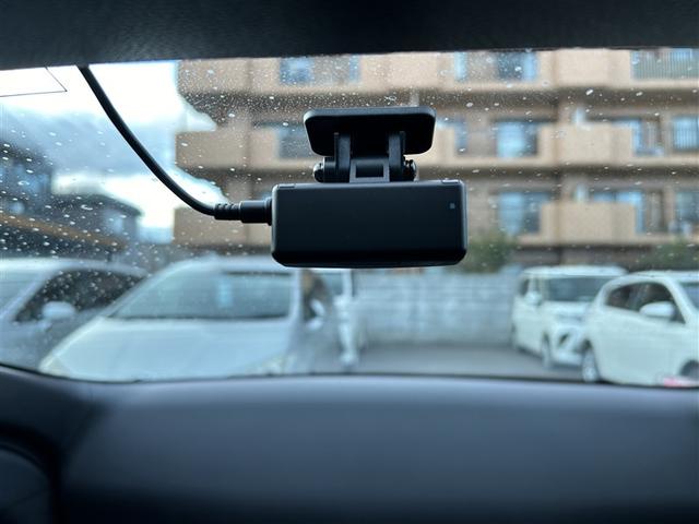 プリウス Ｚ　サンルーフ　４ＷＤ　フルセグ　メモリーナビ　バックカメラ　衝突被害軽減システム　ＥＴＣ　ドラレコ　ＬＥＤヘッドランプ（29枚目）