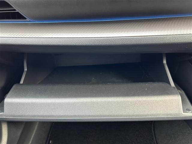 プリウス Ｚ　サンルーフ　４ＷＤ　フルセグ　メモリーナビ　バックカメラ　衝突被害軽減システム　ＥＴＣ　ドラレコ　ＬＥＤヘッドランプ（38枚目）