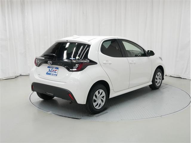 ヤリス Ｘ　４ＷＤ　メモリーナビ　バックカメラ　衝突被害軽減システム　ＥＴＣ（3枚目）