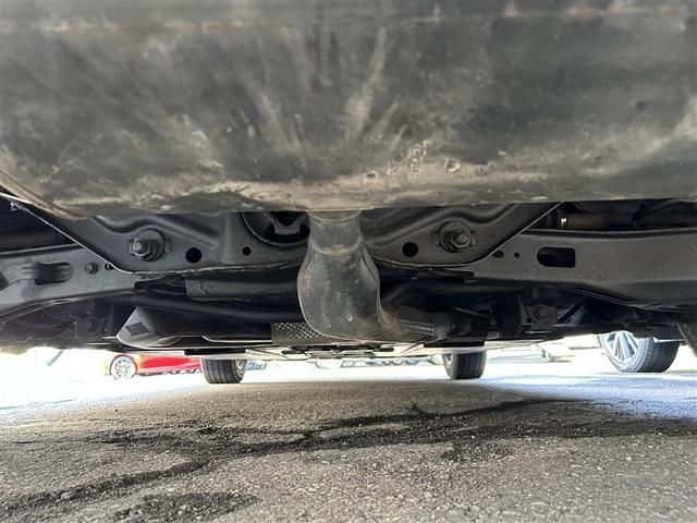 プリウス Sセーフティプラス 4WD フルセグ メモリーナビ DVD再生 バックカメラ 衝突被害軽減システム ETC ドラレコ LEDヘッドランプ(8枚目)