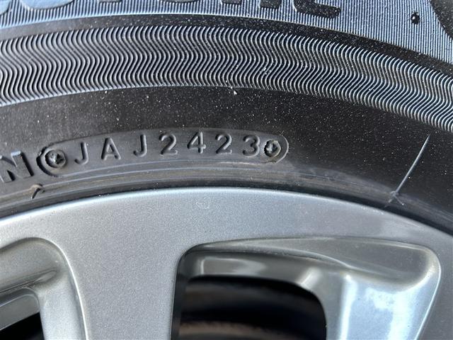 プリウス Sセーフティプラス 4WD フルセグ メモリーナビ DVD再生 バックカメラ 衝突被害軽減システム ETC ドラレコ LEDヘッドランプ(10枚目)