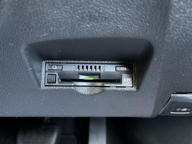 プリウス Sセーフティプラス 4WD フルセグ メモリーナビ DVD再生 バックカメラ 衝突被害軽減システム ETC ドラレコ LEDヘッドランプ(20枚目)