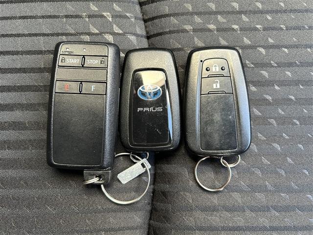 プリウス Sセーフティプラス 4WD フルセグ メモリーナビ DVD再生 バックカメラ 衝突被害軽減システム ETC ドラレコ LEDヘッドランプ(40枚目)