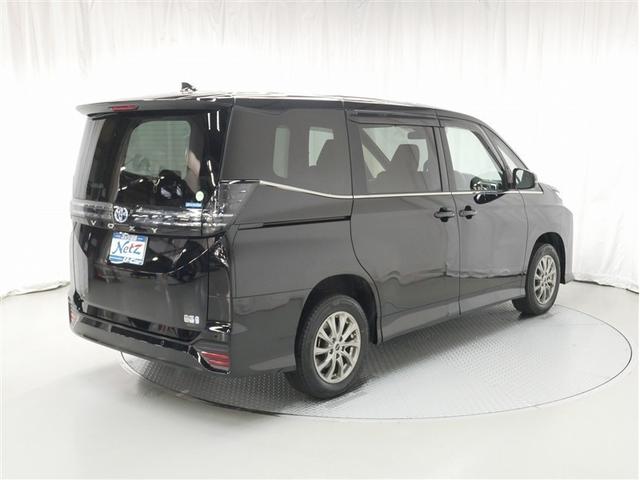 ヴォクシー ハイブリッドＳ－Ｚ　４ＷＤ　フルセグ　メモリーナビ　バックカメラ　衝突被害軽減システム　ＥＴＣ　両側電動スライド　ＬＥＤヘッドランプ　乗車定員７人　３列シート（3枚目）