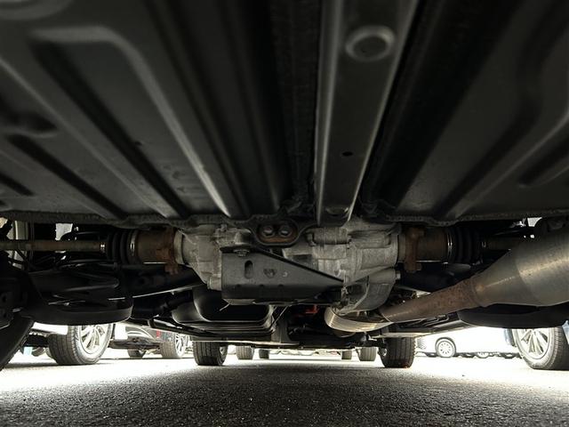 ヴォクシー ハイブリッドＳ－Ｚ　４ＷＤ　フルセグ　メモリーナビ　バックカメラ　衝突被害軽減システム　ＥＴＣ　両側電動スライド　ＬＥＤヘッドランプ　乗車定員７人　３列シート（8枚目）