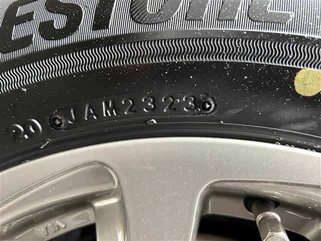 ヴォクシー ハイブリッドＳ－Ｚ　４ＷＤ　フルセグ　メモリーナビ　バックカメラ　衝突被害軽減システム　ＥＴＣ　両側電動スライド　ＬＥＤヘッドランプ　乗車定員７人　３列シート（10枚目）