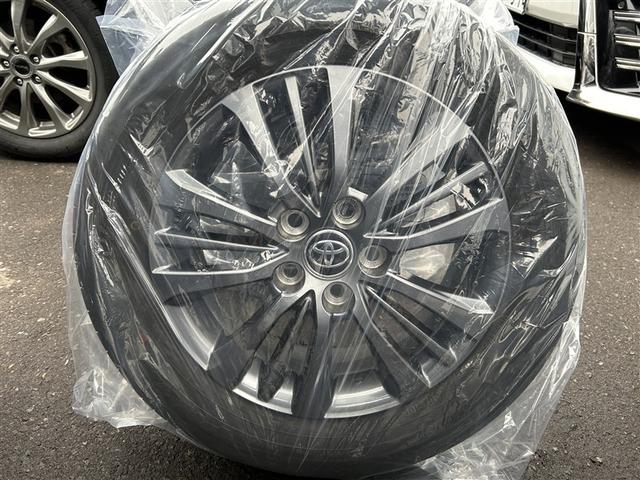 ヴォクシー ハイブリッドＳ－Ｚ　４ＷＤ　フルセグ　メモリーナビ　バックカメラ　衝突被害軽減システム　ＥＴＣ　両側電動スライド　ＬＥＤヘッドランプ　乗車定員７人　３列シート（11枚目）