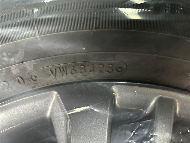 ヴォクシー ハイブリッドＳ－Ｚ　４ＷＤ　フルセグ　メモリーナビ　バックカメラ　衝突被害軽減システム　ＥＴＣ　両側電動スライド　ＬＥＤヘッドランプ　乗車定員７人　３列シート（12枚目）