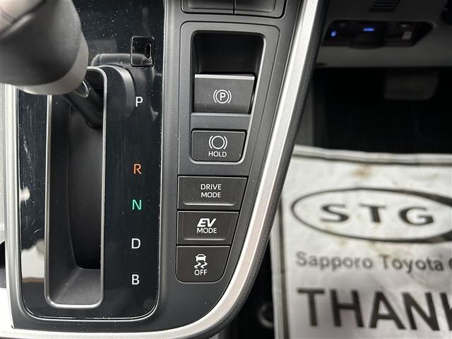 ヴォクシー ハイブリッドＳ－Ｚ　４ＷＤ　フルセグ　メモリーナビ　バックカメラ　衝突被害軽減システム　ＥＴＣ　両側電動スライド　ＬＥＤヘッドランプ　乗車定員７人　３列シート（25枚目）