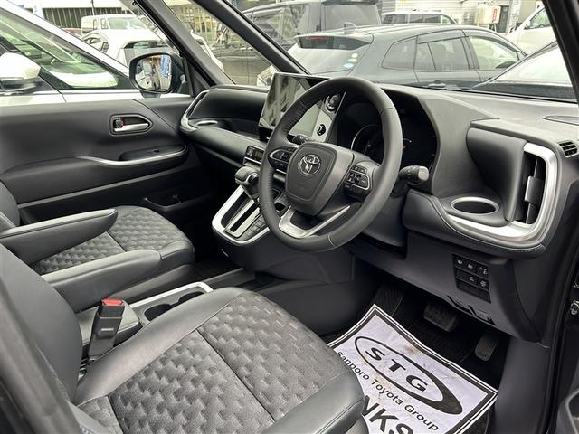 ヴォクシー ハイブリッドＳ－Ｚ　４ＷＤ　フルセグ　メモリーナビ　バックカメラ　衝突被害軽減システム　ＥＴＣ　両側電動スライド　ＬＥＤヘッドランプ　乗車定員７人　３列シート（27枚目）