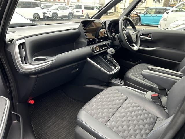 ヴォクシー ハイブリッドＳ－Ｚ　４ＷＤ　フルセグ　メモリーナビ　バックカメラ　衝突被害軽減システム　ＥＴＣ　両側電動スライド　ＬＥＤヘッドランプ　乗車定員７人　３列シート（28枚目）