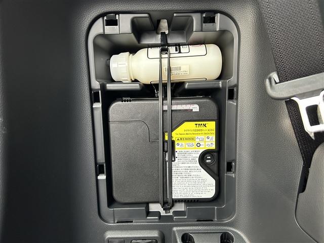 ヴォクシー ハイブリッドＳ－Ｚ　４ＷＤ　フルセグ　メモリーナビ　バックカメラ　衝突被害軽減システム　ＥＴＣ　両側電動スライド　ＬＥＤヘッドランプ　乗車定員７人　３列シート（36枚目）