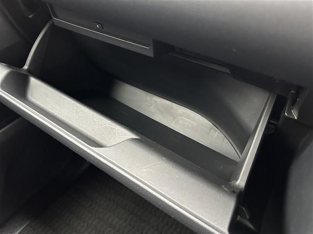 ヴォクシー ハイブリッドＳ－Ｚ　４ＷＤ　フルセグ　メモリーナビ　バックカメラ　衝突被害軽減システム　ＥＴＣ　両側電動スライド　ＬＥＤヘッドランプ　乗車定員７人　３列シート（38枚目）