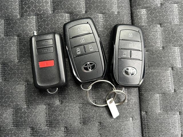 ヴォクシー ハイブリッドＳ－Ｚ　４ＷＤ　フルセグ　メモリーナビ　バックカメラ　衝突被害軽減システム　ＥＴＣ　両側電動スライド　ＬＥＤヘッドランプ　乗車定員７人　３列シート（40枚目）