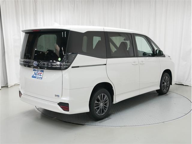 ヴォクシー ハイブリッドS-G 4WD メモリーナビ バックカメラ 衝突被害軽減システム ETC 電動スライドドア LEDヘッドランプ 乗車定員7人 3列シート(3枚目)