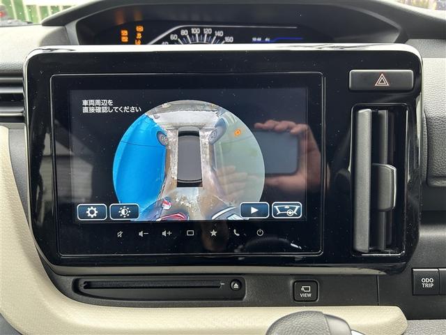 �p�m���~�b�N�r���[���j�^�[�t���ł��B�ԗ����ォ�猩���悤�ȉf�����f�B�X�v���C�I�[�f�B�I��ʂɕ\���B�^�]�Ȃ���̖ڎ������ł͌��ɂ����A�ԗ����ӂ̏󋵂����A���^�C���ł�������m�F�ł��܂��B