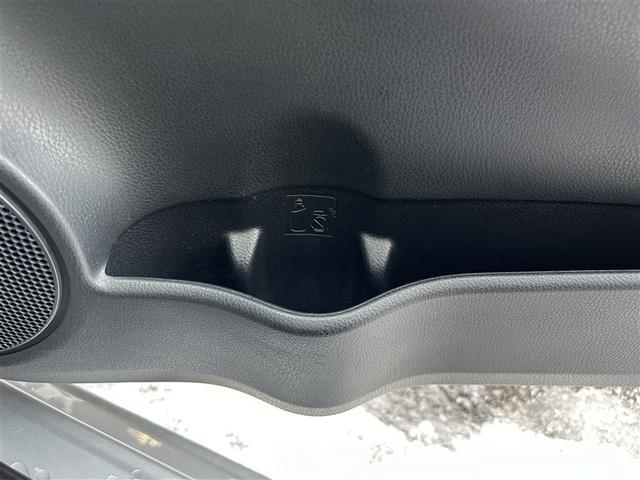 ヴィッツ Ｕ　４ＷＤ　フルセグ　メモリーナビ　ＤＶＤ再生　ＨＩＤヘッドライト　ワンオーナー（29枚目）