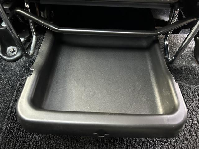 ヴィッツ Ｕ　４ＷＤ　フルセグ　メモリーナビ　ＤＶＤ再生　ＨＩＤヘッドライト　ワンオーナー（32枚目）