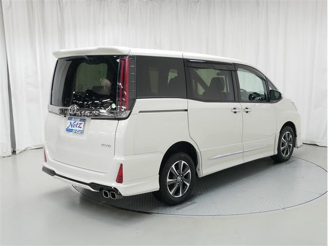 ノア Ｓｉ　ダブルバイビーＩＩＩ　４ＷＤ　フルセグ　メモリーナビ　ＤＶＤ再生　後席モニター　バックカメラ　衝突被害軽減システム　ＥＴＣ　両側電動スライド　ＬＥＤヘッドランプ　乗車定員７人　フルエアロ　記録簿　アイドリングストップ（3枚目）