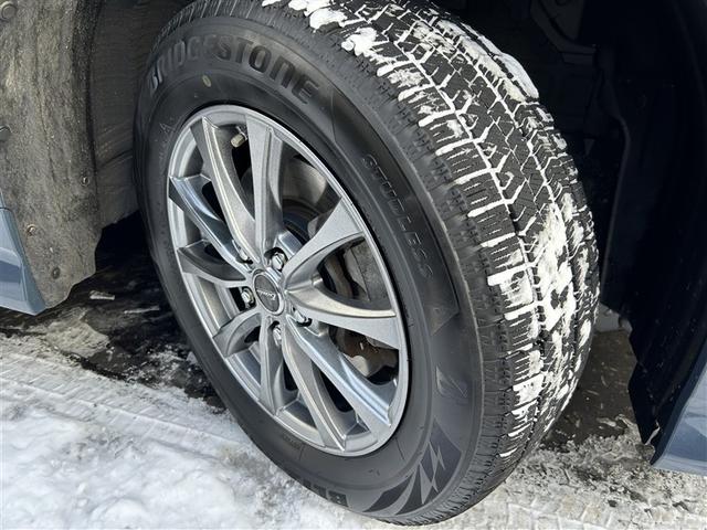 ヴォクシー Ｓ－Ｚ　４ＷＤ　フルセグ　メモリーナビ　ＤＶＤ再生　バックカメラ　衝突被害軽減システム　ＥＴＣ　両側電動スライド　ＬＥＤヘッドランプ　乗車定員７人　３列シート（6枚目）