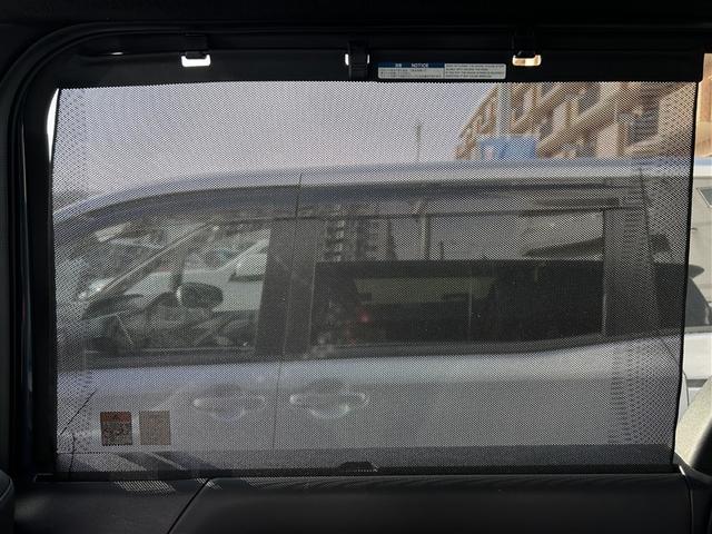 ヴォクシー Ｓ－Ｚ　４ＷＤ　フルセグ　メモリーナビ　ＤＶＤ再生　バックカメラ　衝突被害軽減システム　ＥＴＣ　両側電動スライド　ＬＥＤヘッドランプ　乗車定員７人　３列シート（32枚目）