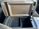 センターコンソールボックスです！大型の収納スペースが確保されているのでよく使うものを収納すると取り出しやすいですね♪