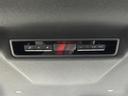 後席用にもエアコンの吹き出し口があり快適です。どの席に座っても快適なドライブが楽しめます♪