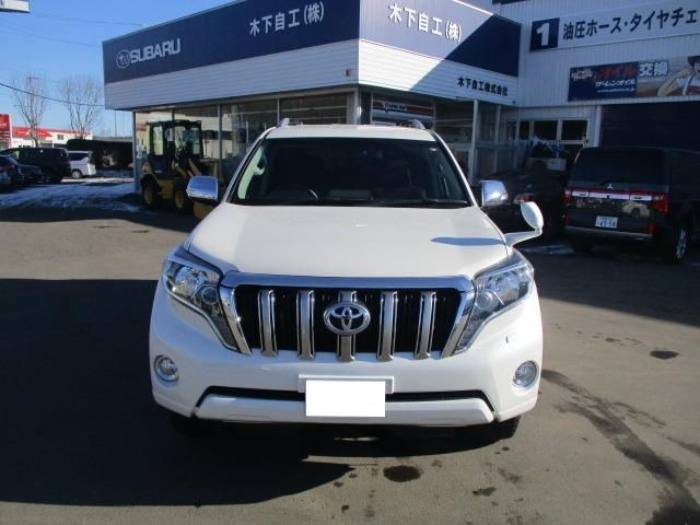 ランドクルーザープラド ＴＸ　Ｌパッケージ・Ｇ－フロンティア　特別仕様車　７人乗り　ディーゼルターボ　赤茶革シート　サードシート電動格納　クルーズコントロール　ＬＥＤヘッドライト　ルーフレール　純正アルミ積込　スタッドレスタイヤ装着　ＥＴＣ（2枚目）