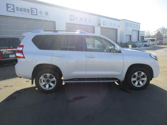 ランドクルーザープラド ＴＸ　Ｌパッケージ・Ｇ－フロンティア　特別仕様車　７人乗り　ディーゼルターボ　赤茶革シート　サードシート電動格納　クルーズコントロール　ＬＥＤヘッドライト　ルーフレール　純正アルミ積込　スタッドレスタイヤ装着　ＥＴＣ（4枚目）