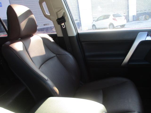 ランドクルーザープラド ＴＸ　Ｌパッケージ・Ｇ－フロンティア　特別仕様車　７人乗り　ディーゼルターボ　赤茶革シート　サードシート電動格納　クルーズコントロール　ＬＥＤヘッドライト　ルーフレール　純正アルミ積込　スタッドレスタイヤ装着　ＥＴＣ（26枚目）