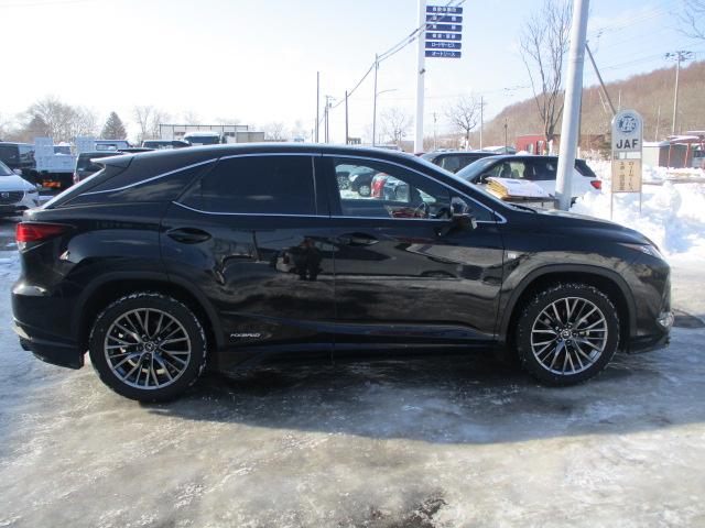 ＲＸ ＲＸ４５０ｈ　Ｆスポーツ　ＴＲＤフルエアロ　ＴＲＤマフラー　４ＷＤ　開閉式ムーンルーフ　パノラミックビューモニタ　マークレビンソン　赤革シート　純正アルミ　３眼ＬＥＤヘッド　パワーバックドア　クルーズコントロール　冬タイヤ積込（5枚目）