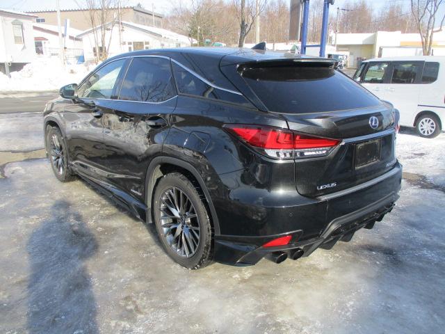ＲＸ ＲＸ４５０ｈ　Ｆスポーツ　ＴＲＤフルエアロ　ＴＲＤマフラー　４ＷＤ　開閉式ムーンルーフ　パノラミックビューモニタ　マークレビンソン　赤革シート　純正アルミ　３眼ＬＥＤヘッド　パワーバックドア　クルーズコントロール　冬タイヤ積込（8枚目）