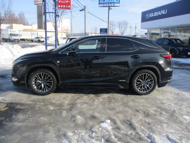 ＲＸ ＲＸ４５０ｈ　Ｆスポーツ　ＴＲＤフルエアロ　ＴＲＤマフラー　４ＷＤ　開閉式ムーンルーフ　パノラミックビューモニタ　マークレビンソン　赤革シート　純正アルミ　３眼ＬＥＤヘッド　パワーバックドア　クルーズコントロール　冬タイヤ積込（9枚目）