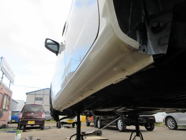 フィット シーズ　４ＷＤ　オートマ　ナビ取説有　ブルートゥース　ＤＶＤ再生　バックカメラ　フルセグＴＶ　エンスタ　ＥＴＣ　ノックスドール施工済　ドラレコ　夏冬タイヤ付　オートエアコン　ミラーヒーター　フロント熱線（14枚目）