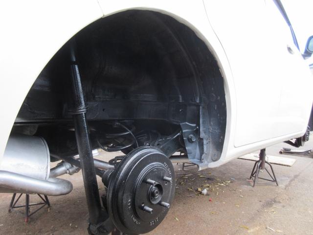 フィット シーズ　４ＷＤ　オートマ　ナビ取説有　ブルートゥース　ＤＶＤ再生　バックカメラ　フルセグＴＶ　エンスタ　ＥＴＣ　ノックスドール施工済　ドラレコ　夏冬タイヤ付　オートエアコン　ミラーヒーター　フロント熱線（17枚目）