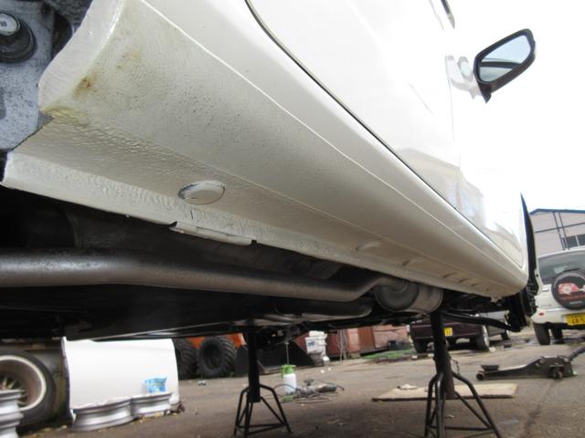 フィット シーズ　４ＷＤ　オートマ　ナビ取説有　ブルートゥース　ＤＶＤ再生　バックカメラ　フルセグＴＶ　エンスタ　ＥＴＣ　ノックスドール施工済　ドラレコ　夏冬タイヤ付　オートエアコン　ミラーヒーター　フロント熱線（18枚目）