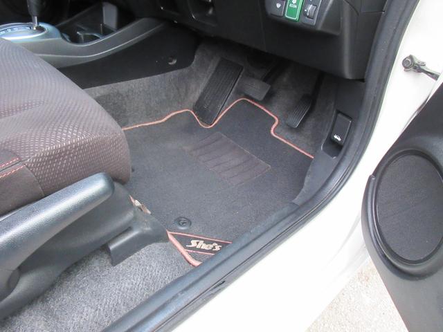 フィット シーズ　４ＷＤ　オートマ　ナビ取説有　ブルートゥース　ＤＶＤ再生　バックカメラ　フルセグＴＶ　エンスタ　ＥＴＣ　ノックスドール施工済　ドラレコ　夏冬タイヤ付　オートエアコン　ミラーヒーター　フロント熱線（23枚目）