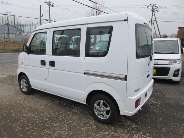 スクラム ＰＡ　パートタイマ４ＷＤ　マニュアル５速　速衝突安全ボディ　集中ドアロック　エアコン　パワステ　ＣＤコンポ　２スピーカー　夏冬タイヤ付　フロアー塗装済み（4枚目）