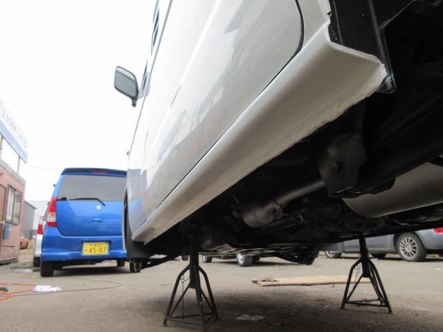 スクラム ＰＡ　パートタイマ４ＷＤ　マニュアル５速　速衝突安全ボディ　集中ドアロック　エアコン　パワステ　ＣＤコンポ　２スピーカー　夏冬タイヤ付　フロアー塗装済み（15枚目）