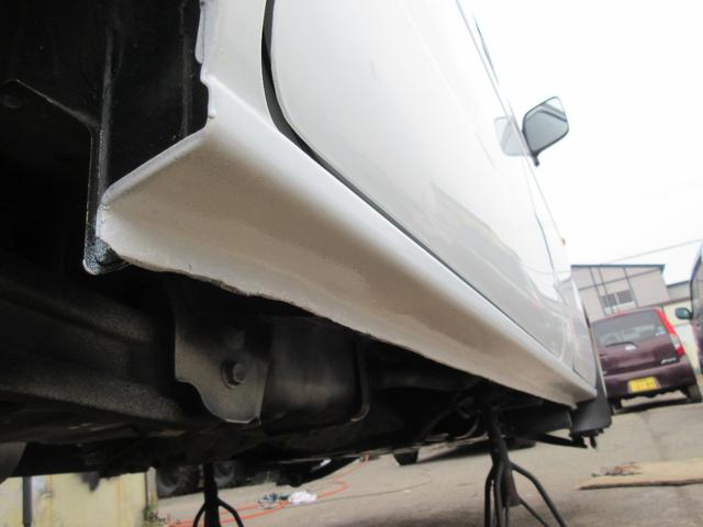 スクラム ＰＡ　パートタイマ４ＷＤ　マニュアル５速　速衝突安全ボディ　集中ドアロック　エアコン　パワステ　ＣＤコンポ　２スピーカー　夏冬タイヤ付　フロアー塗装済み（19枚目）