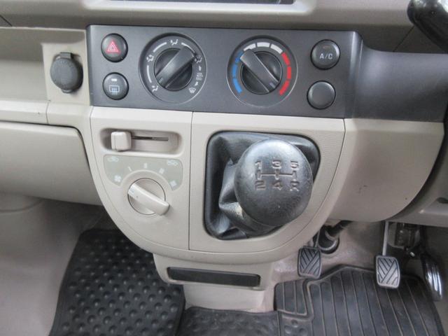 スクラム ＰＡ　パートタイマ４ＷＤ　マニュアル５速　速衝突安全ボディ　集中ドアロック　エアコン　パワステ　ＣＤコンポ　２スピーカー　夏冬タイヤ付　フロアー塗装済み（21枚目）