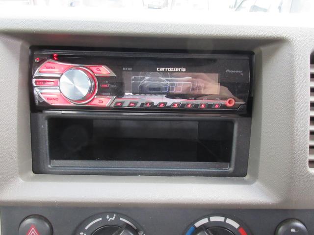 スクラム ＰＡ　パートタイマ４ＷＤ　マニュアル５速　速衝突安全ボディ　集中ドアロック　エアコン　パワステ　ＣＤコンポ　２スピーカー　夏冬タイヤ付　フロアー塗装済み（22枚目）