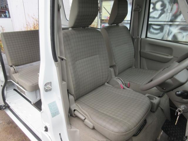 スクラム ＰＡ　パートタイマ４ＷＤ　マニュアル５速　速衝突安全ボディ　集中ドアロック　エアコン　パワステ　ＣＤコンポ　２スピーカー　夏冬タイヤ付　フロアー塗装済み（23枚目）