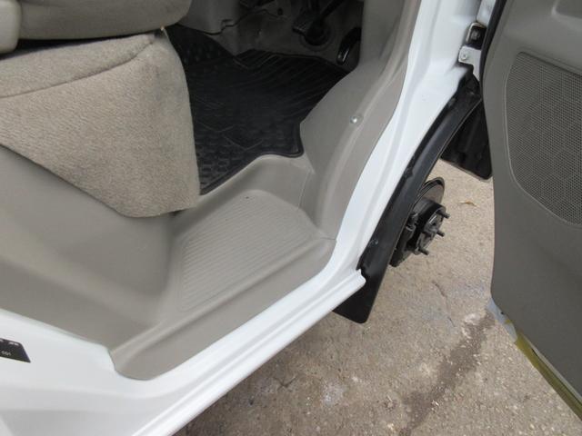 スクラム ＰＡ　パートタイマ４ＷＤ　マニュアル５速　速衝突安全ボディ　集中ドアロック　エアコン　パワステ　ＣＤコンポ　２スピーカー　夏冬タイヤ付　フロアー塗装済み（24枚目）