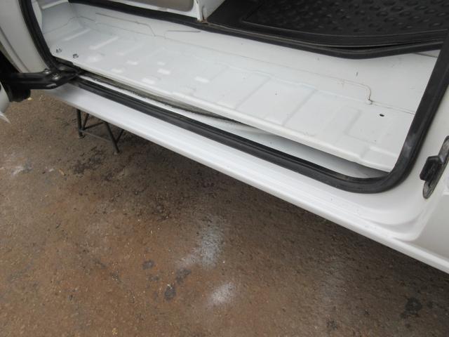 スクラム ＰＡ　パートタイマ４ＷＤ　マニュアル５速　速衝突安全ボディ　集中ドアロック　エアコン　パワステ　ＣＤコンポ　２スピーカー　夏冬タイヤ付　フロアー塗装済み（28枚目）