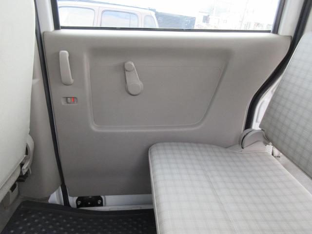 スクラム ＰＡ　パートタイマ４ＷＤ　マニュアル５速　速衝突安全ボディ　集中ドアロック　エアコン　パワステ　ＣＤコンポ　２スピーカー　夏冬タイヤ付　フロアー塗装済み（29枚目）