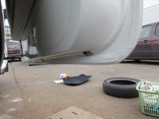 スクラム ＰＡ　パートタイマ４ＷＤ　マニュアル５速　速衝突安全ボディ　集中ドアロック　エアコン　パワステ　ＣＤコンポ　２スピーカー　夏冬タイヤ付　フロアー塗装済み（30枚目）