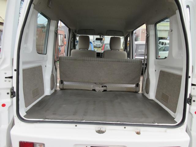 スクラム ＰＡ　パートタイマ４ＷＤ　マニュアル５速　速衝突安全ボディ　集中ドアロック　エアコン　パワステ　ＣＤコンポ　２スピーカー　夏冬タイヤ付　フロアー塗装済み（31枚目）